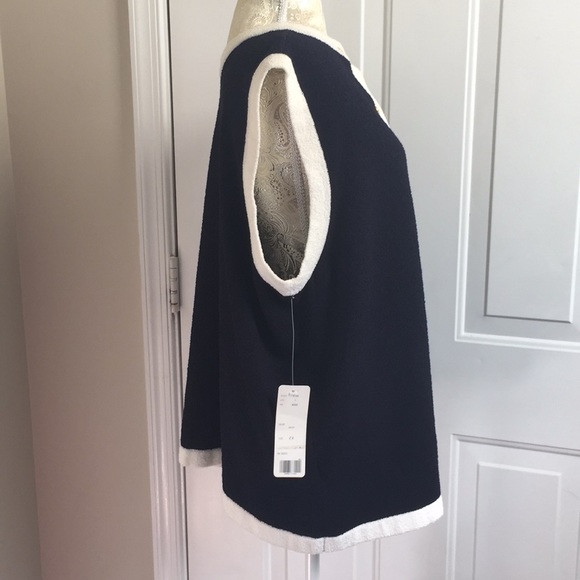 Outlander Woman Sleeveless Top in 2X - Picture 3 of 8